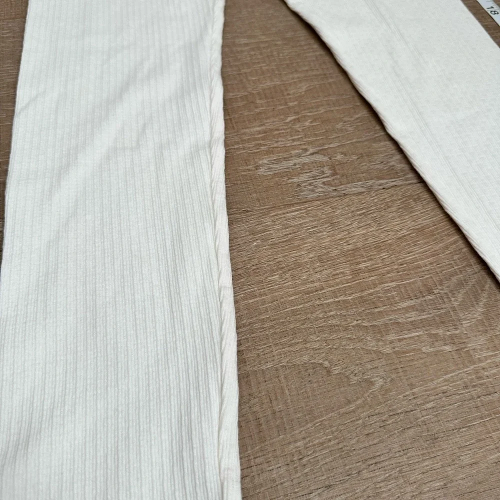 Tea Collection Ivory Textured Leggings